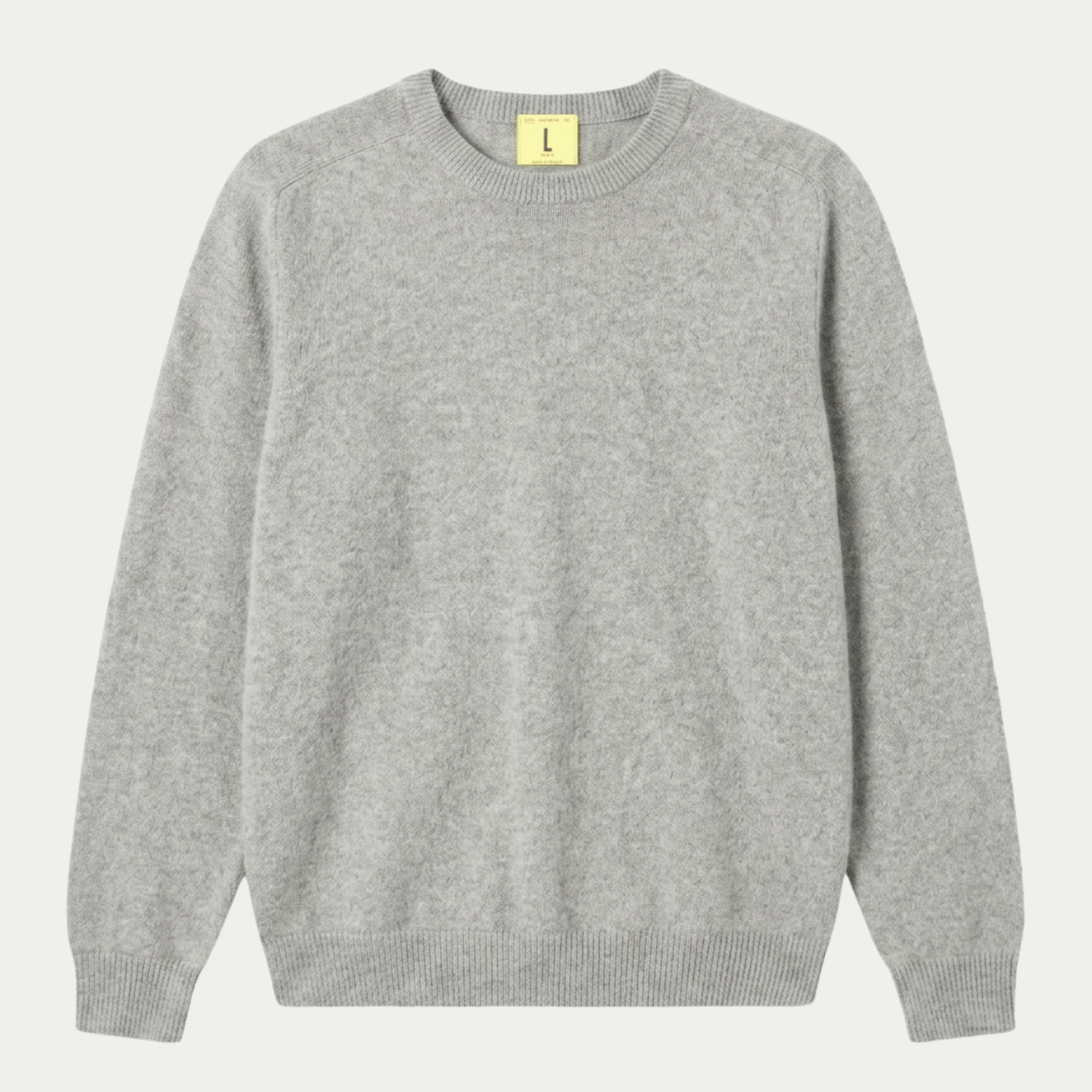 Pull Armen gris clair chiné Nitto Knitwear, col rond bordé de côtes et épaules raglan, vue de face à plat