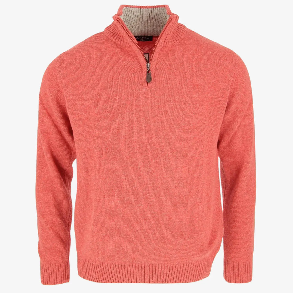 Pull corail col camionneur ouvert, doublure de col côtelée beige et étiquette de marque visible