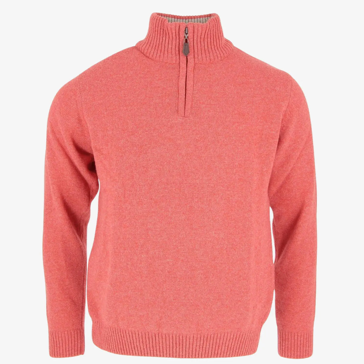 Pull en laine corail chiné, col camionneur montant zippé et bas de corps côtelé, vu de face
