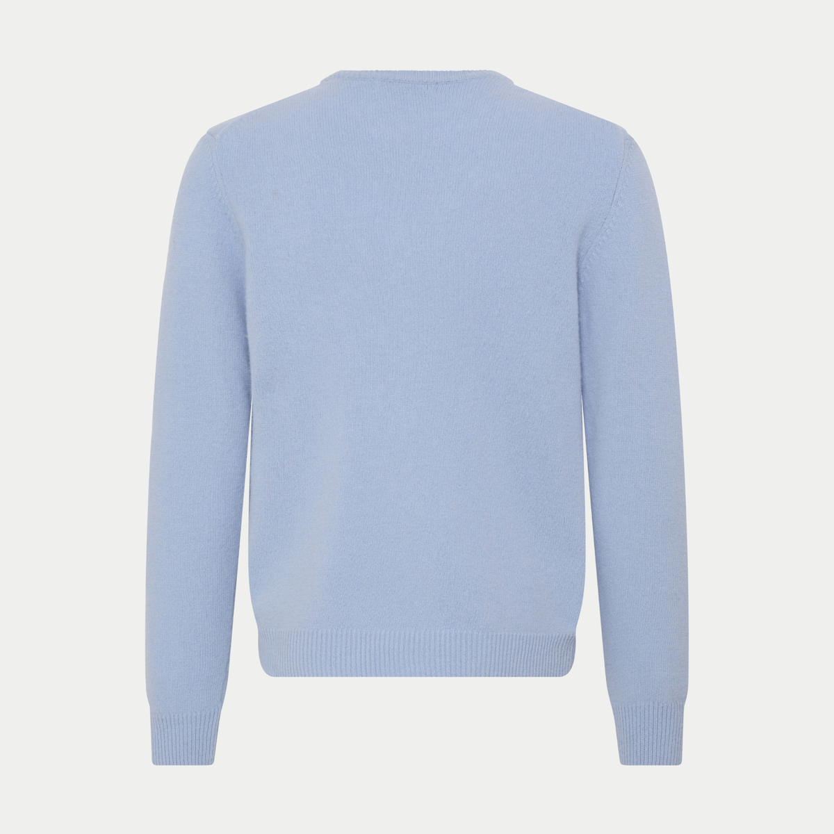 Pull bleu ciel pâle en laine d'agneau vu de dos à plat, maille fine unie, poignets et bas côtelés