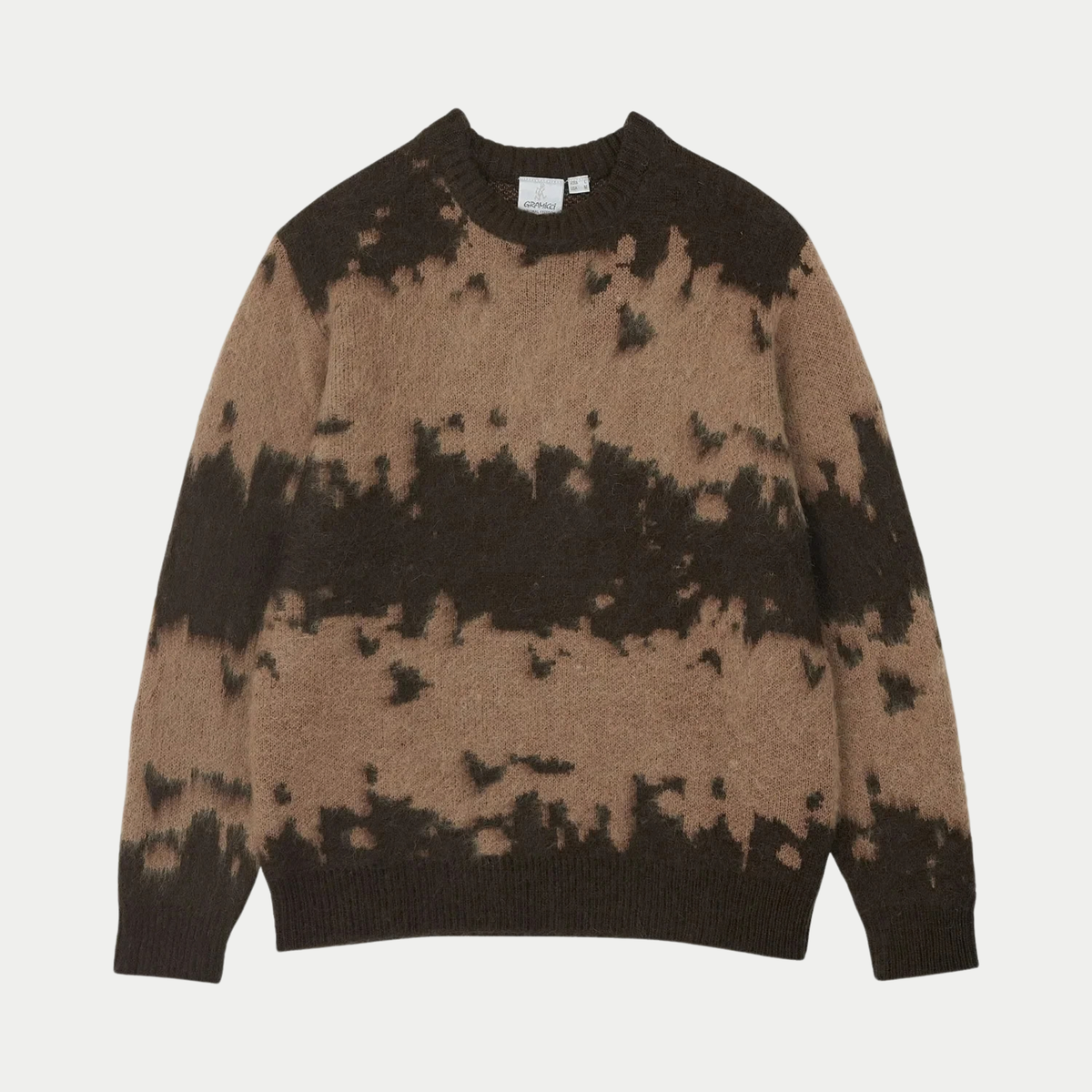 Pull en mohair Gramicci taupe à plat, vue de face, éclaboussures brun foncé sur la maille