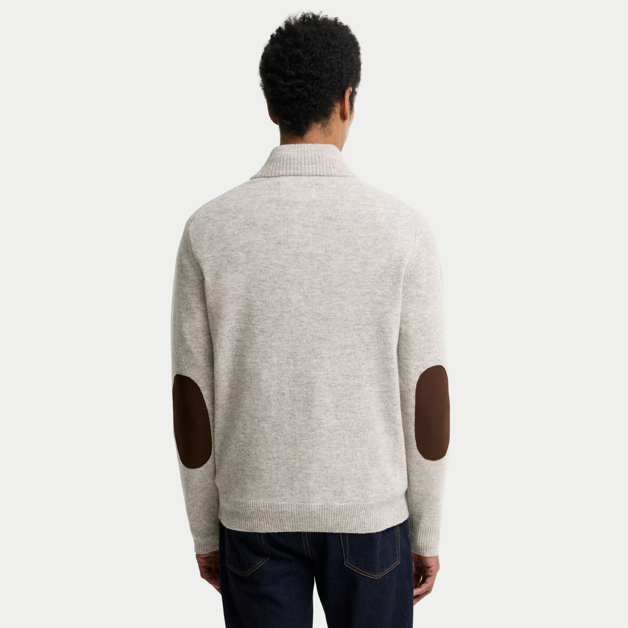 Pull Barbour Essential Patch Light Grey Marl vu de dos, empiècements de coude bruns