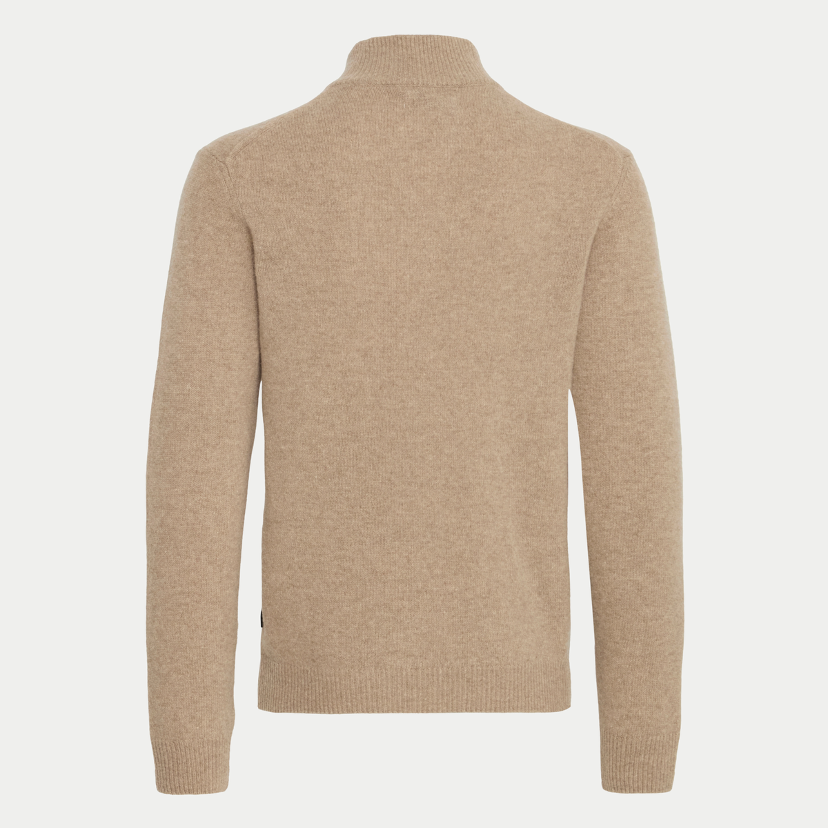 Dos du pull half zip marron clair à plat, col montant côtelé et bas de corps côtelé