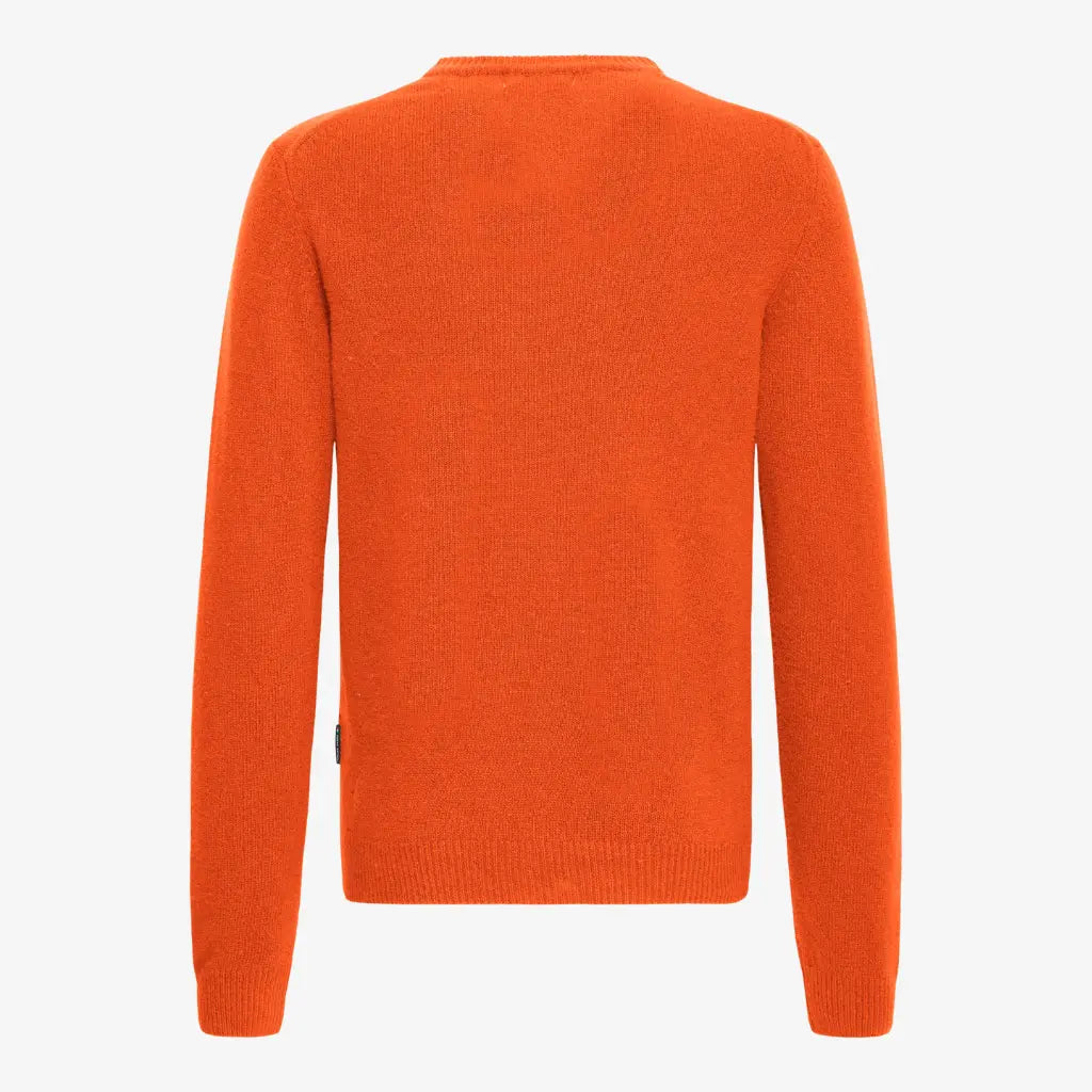 Dos du pull orange brûlé, maille duveteuse et étiquette tissée sur la couture latérale