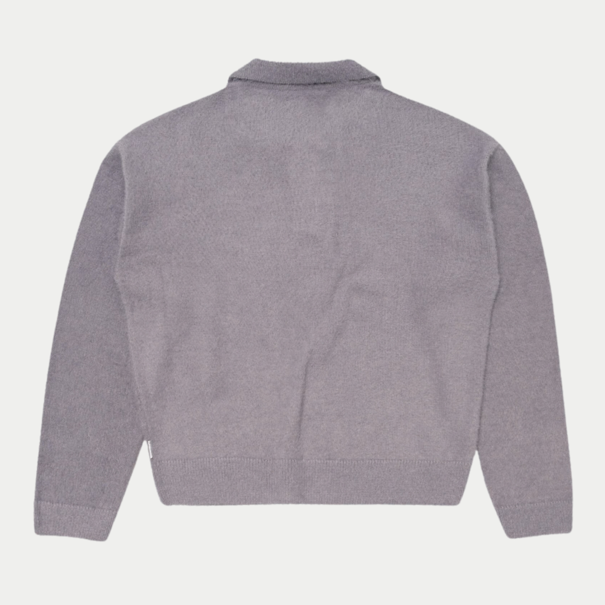 Pull polo Dex Edwin mauve grisé vu à plat de dos, maille brossée unie et base côtelée
