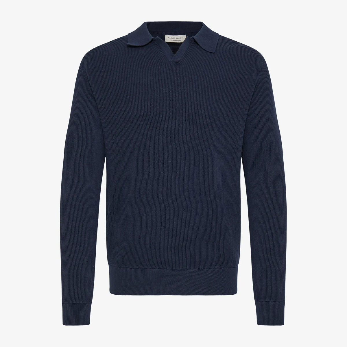 Pull polo bleu marine à plat, col polo ouvert et corps entièrement côtelé, manches longues