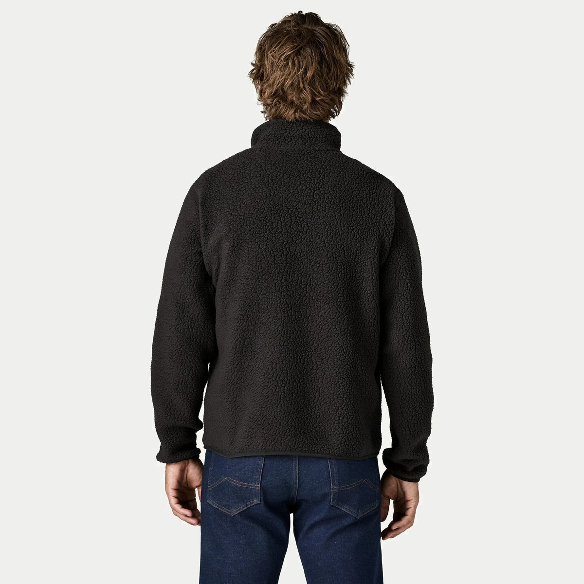 Dos de la veste polaire Retro Pile Patagonia noire, sherpa uni sans découpe, bas et poignets bordés élastiqués