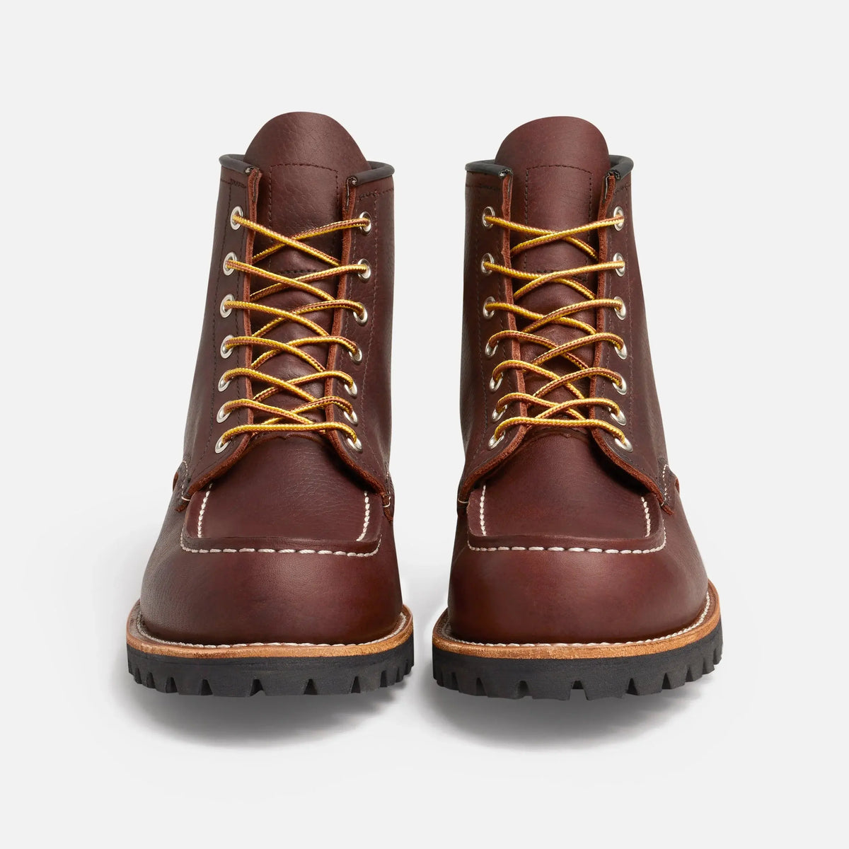 Roughneck Moc Toe Briar Oil Slick Red Wing - vue de face, laçage à œillets et couture moc toe blanche