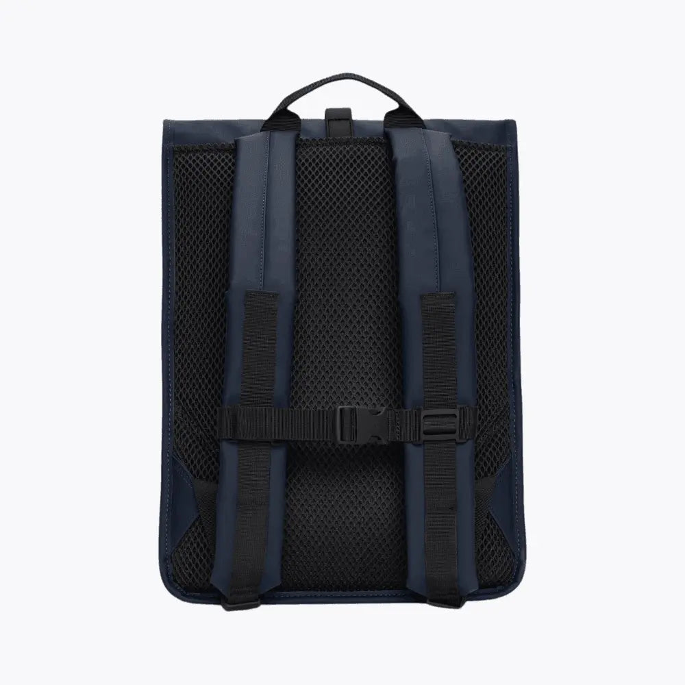 Dos du Rolltop Rucksack Bleu Marine, bretelles rembourrées, filet aéré et sangle de poitrine