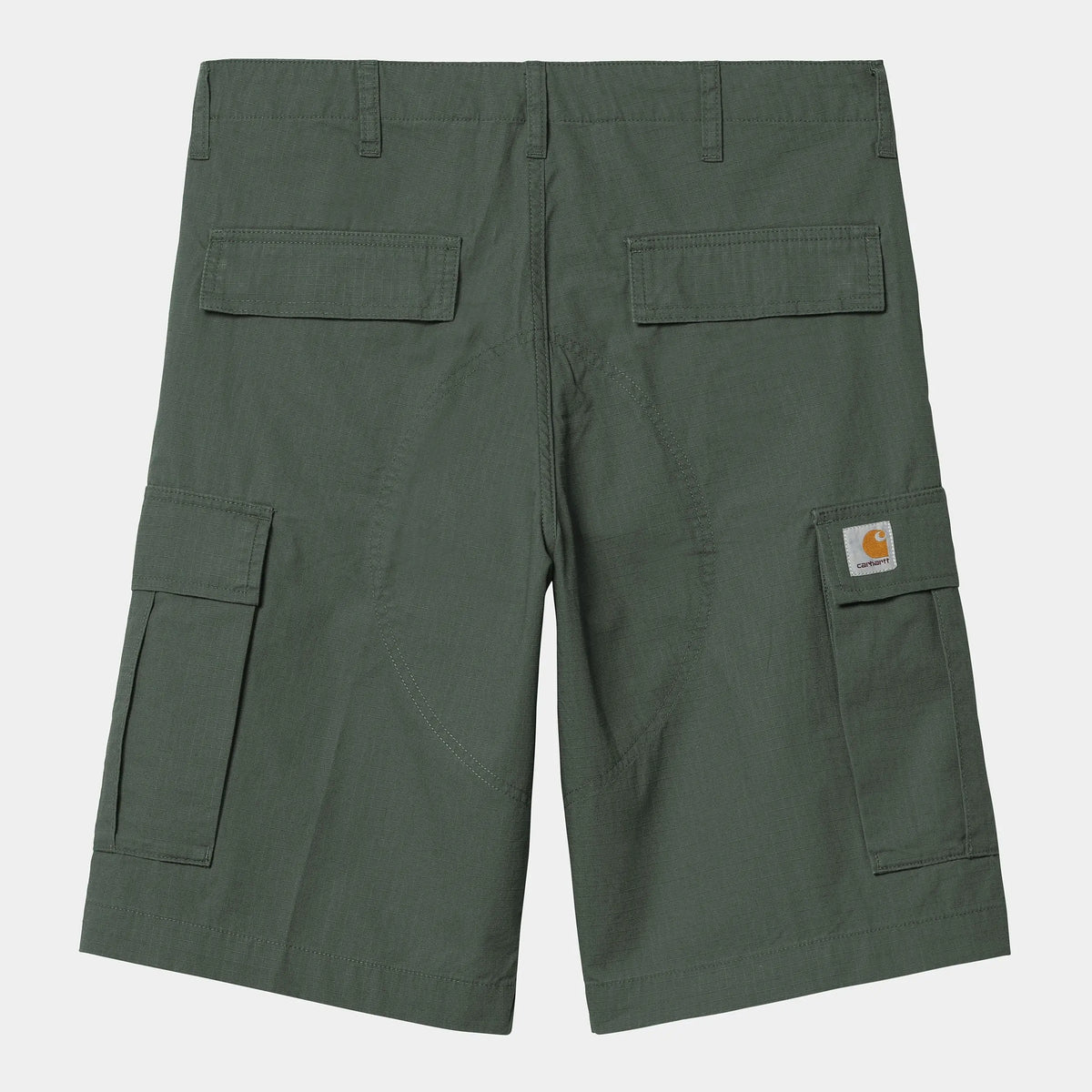 Short Cargo vu de dos à plat, coloris Duck Green Rinsed, poches à rabat et empiècement arrondi à l'entrejambe