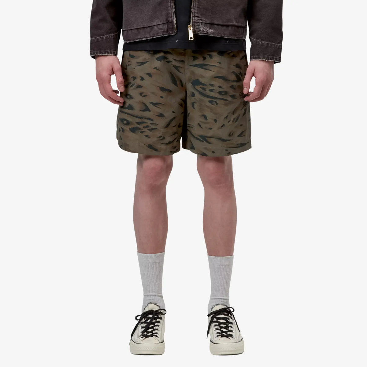 Short Travon Carhartt WIP Duck Feather - détail broderie graphique