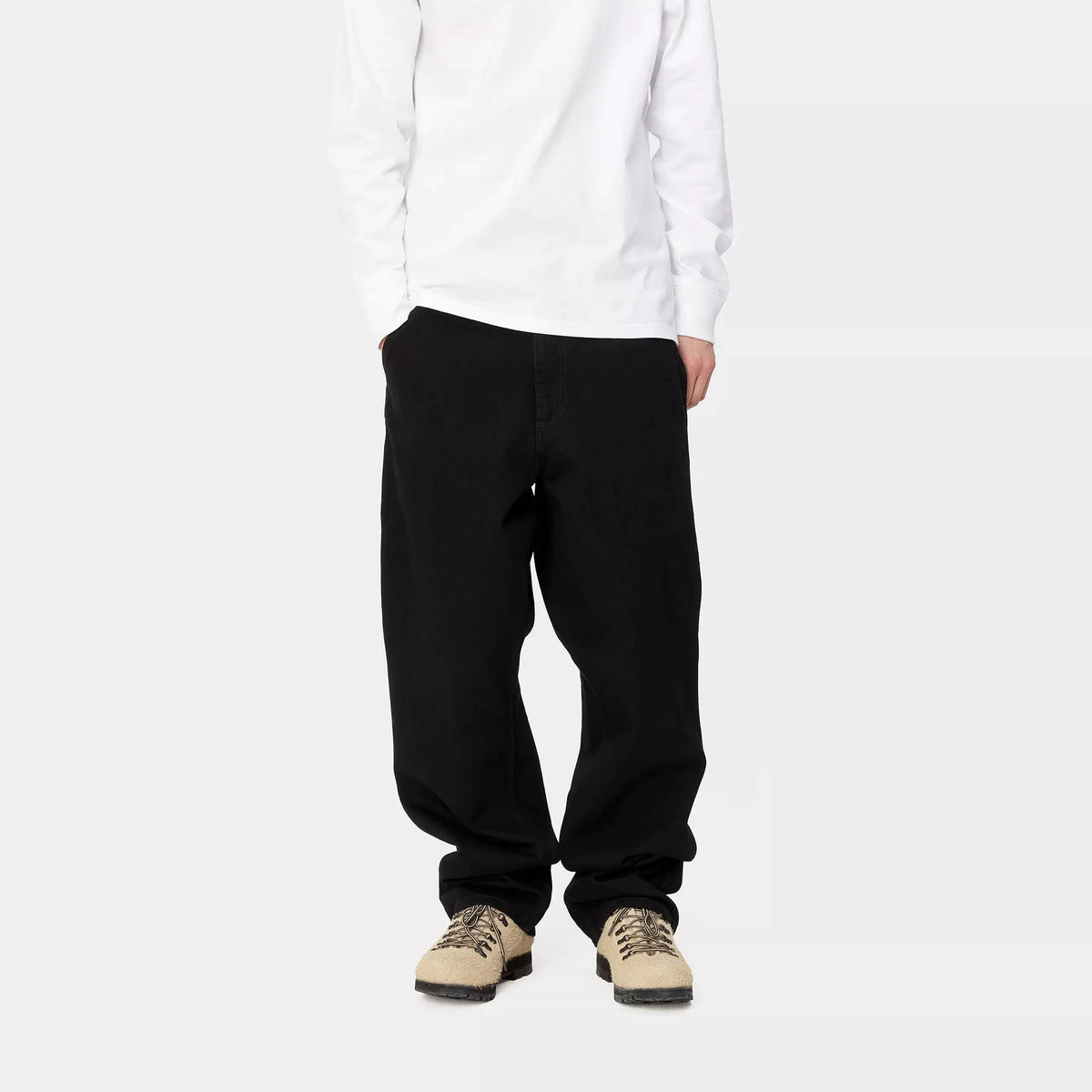 Single Knee Pant Noir Rinsed porté de face, coupe droite de travail ample sur toute la longueur de la jambe