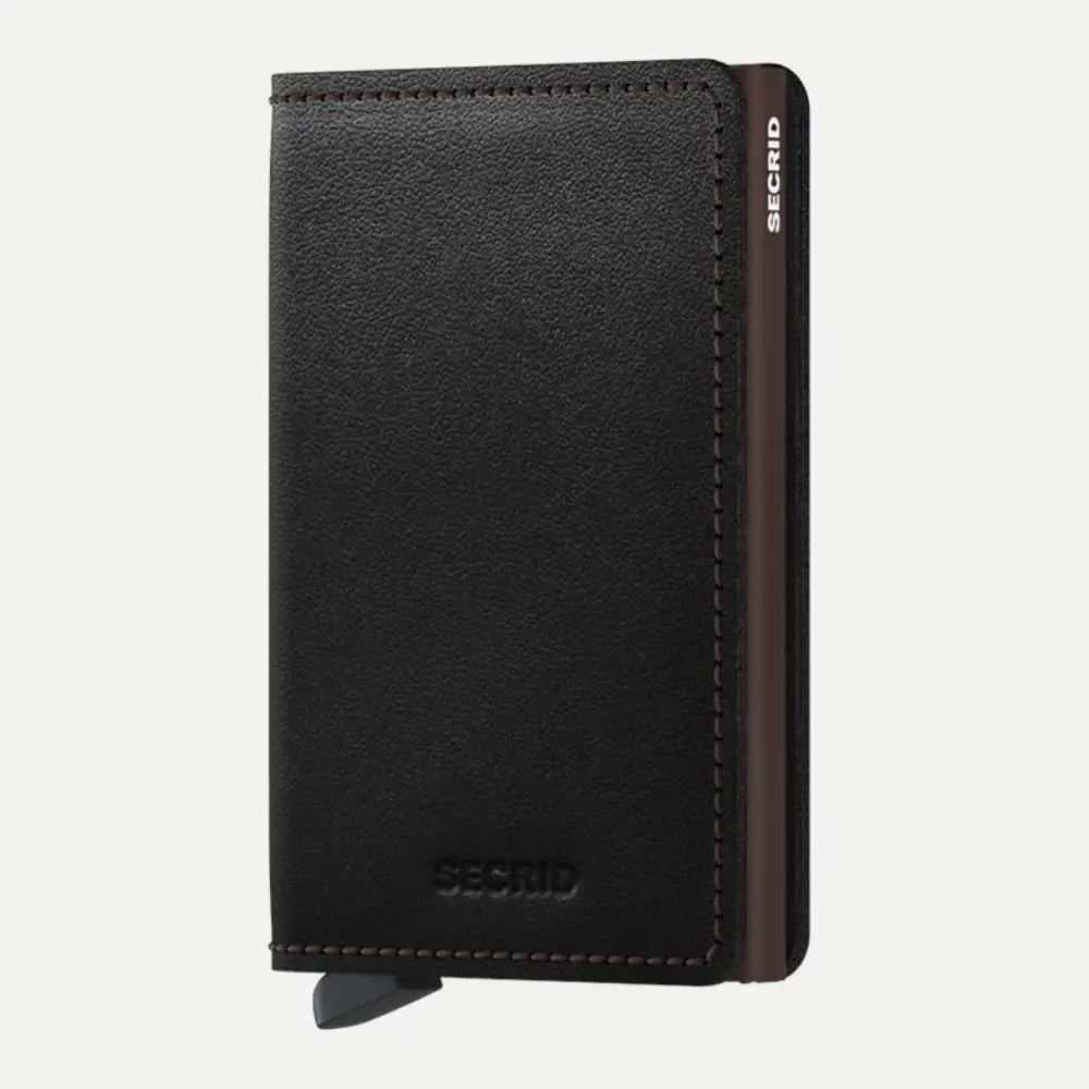 Portefeuille plat en cuir noir grainé, surpiqûres brunes et boîtier brun en tranche