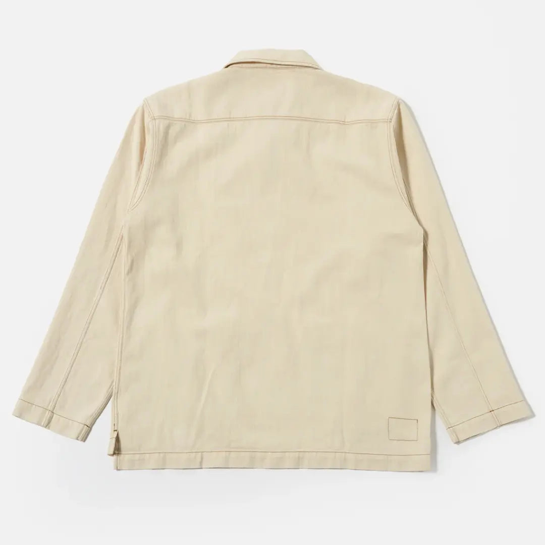 Dos de la surchemise Koko écrue, empiècement d'épaules surpiqué et petit patch en bas