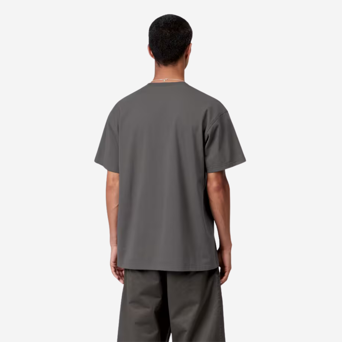 T-shirt American Script Carhartt WIP gris graphite porté de dos, manches larges et bas droit