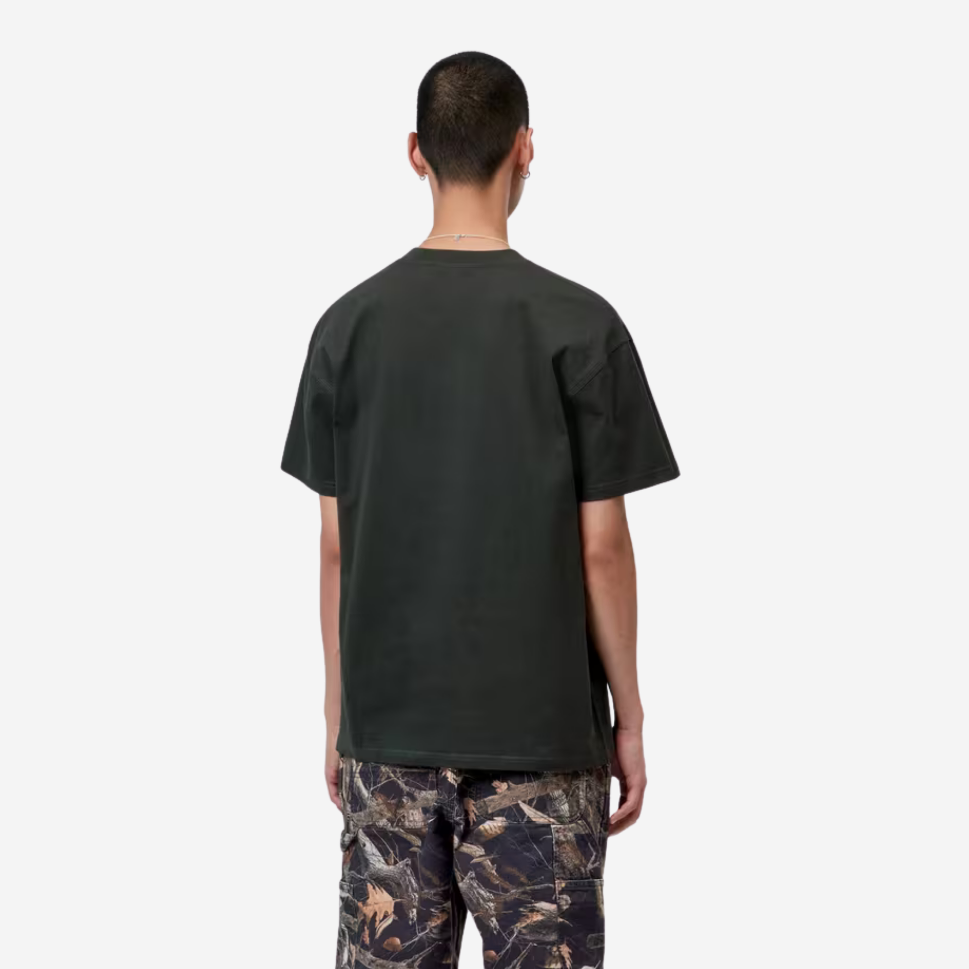 T-shirt American Script Carhartt WIP vert foncé porté de dos, épaules tombantes et bas droit
