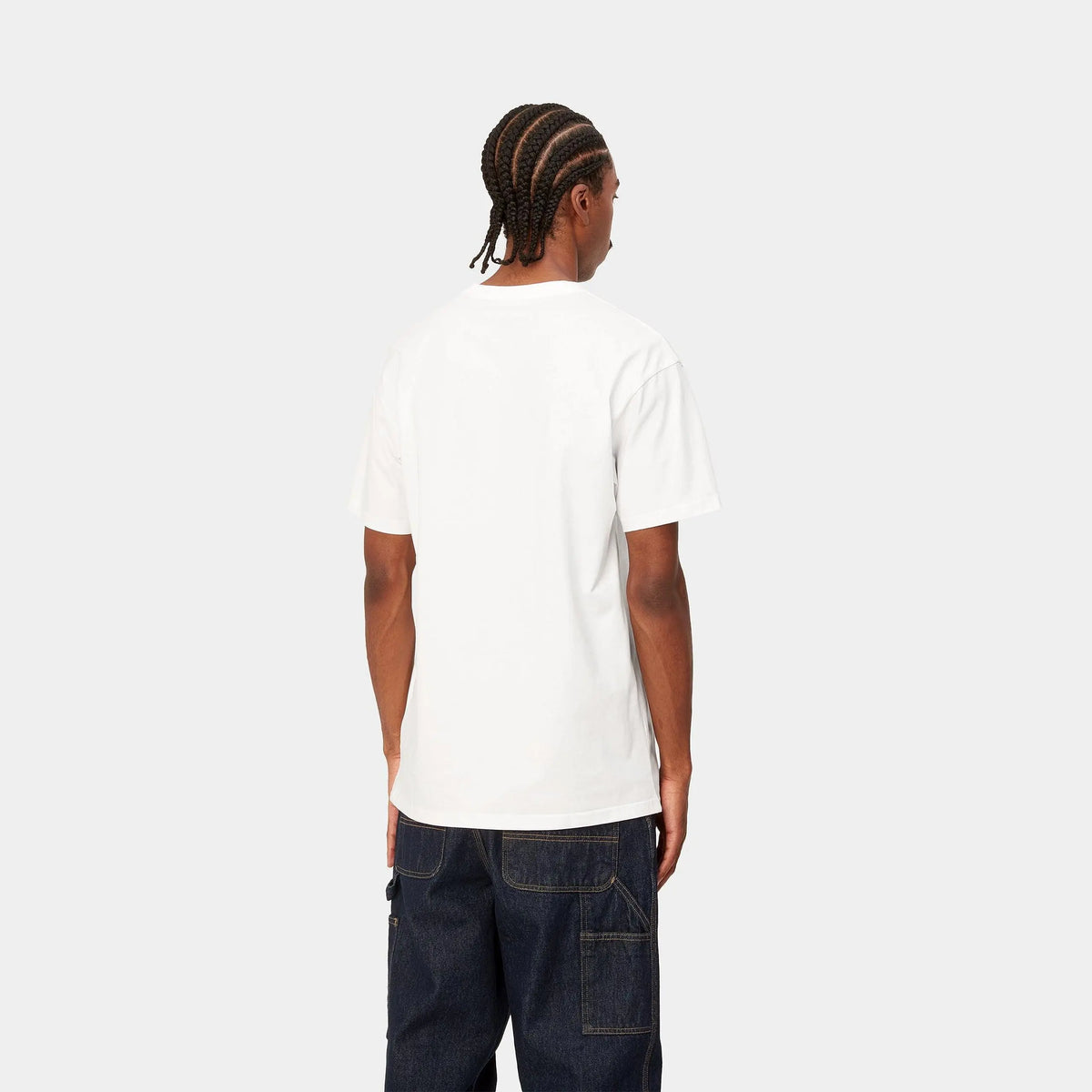 T-shirt Chase blanc Carhartt WIP porté de dos, coupe ample et manches courtes droites