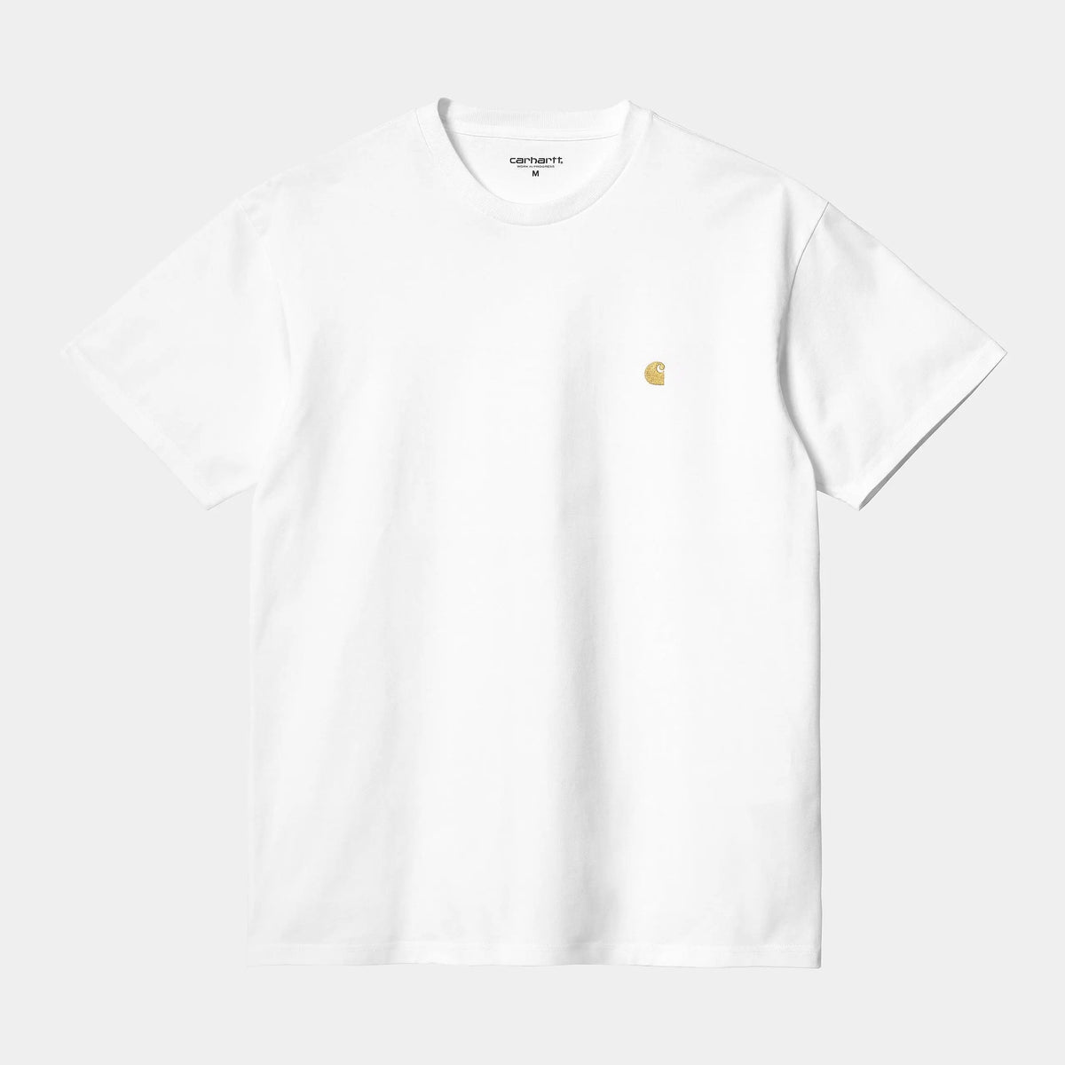 T-shirt Chase blanc Carhartt WIP à plat de face, logo C brodé doré sur la poitrine gauche