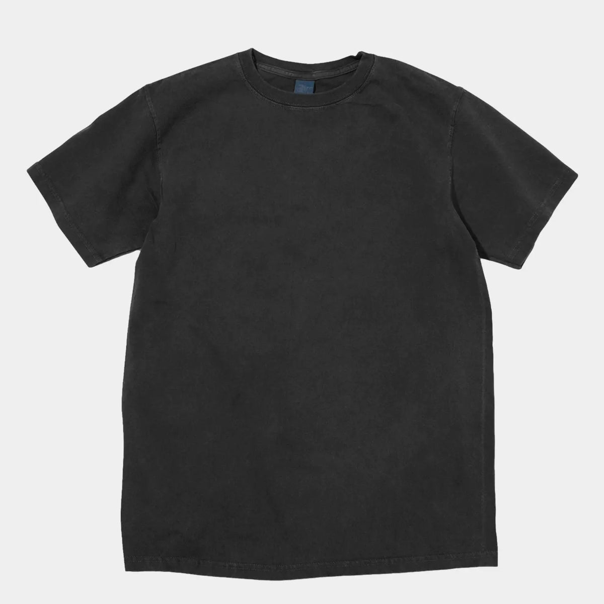 T-shirt Good On noir délavé, vu de face à plat sur fond clair