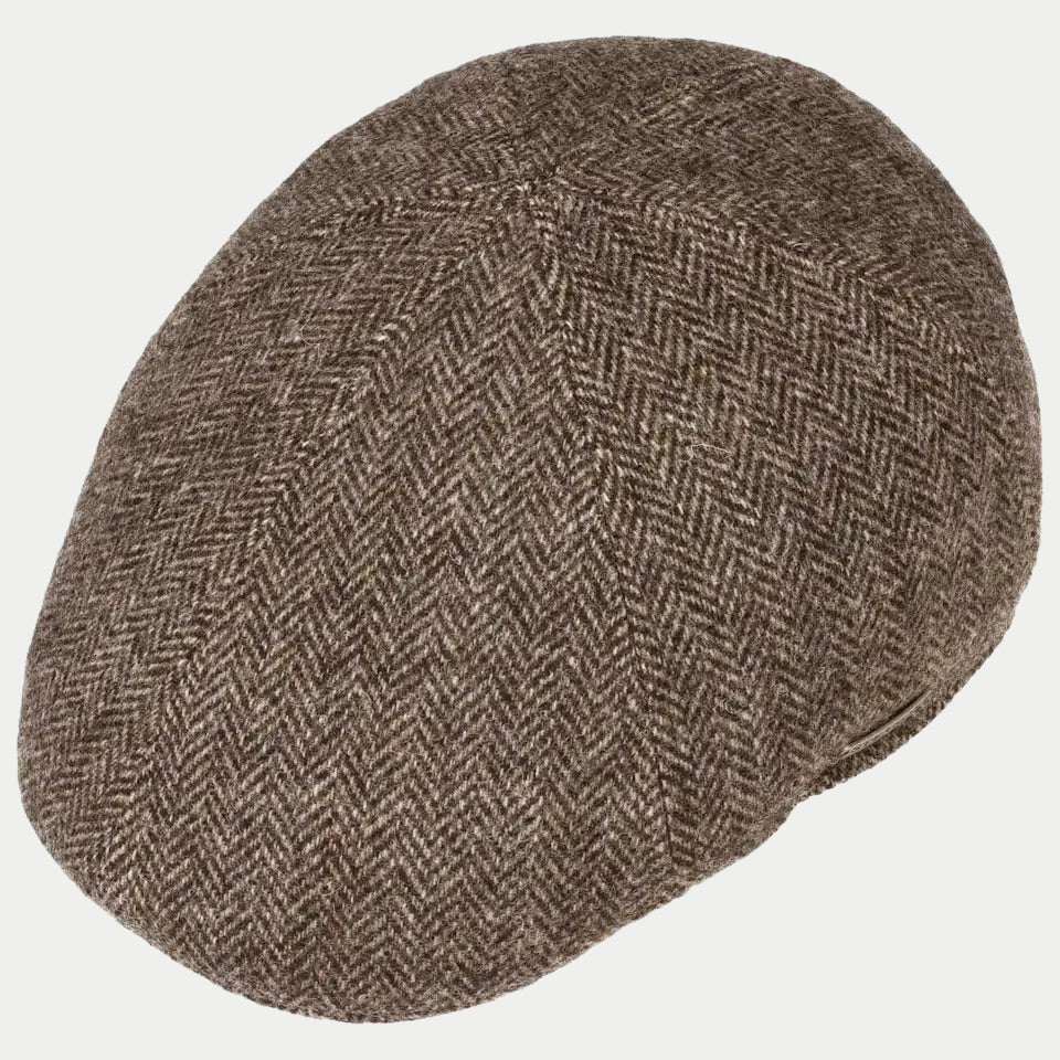 Casquette à chevrons vue de trois quarts dessus, assemblage des panneaux de laine
