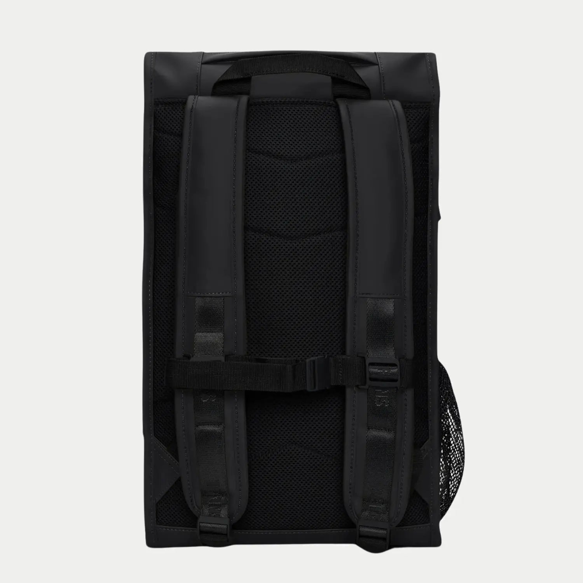 Dos du Trail Mountaineer Bag noir, bretelles épaisses, filet respirant et sangle de poitrine