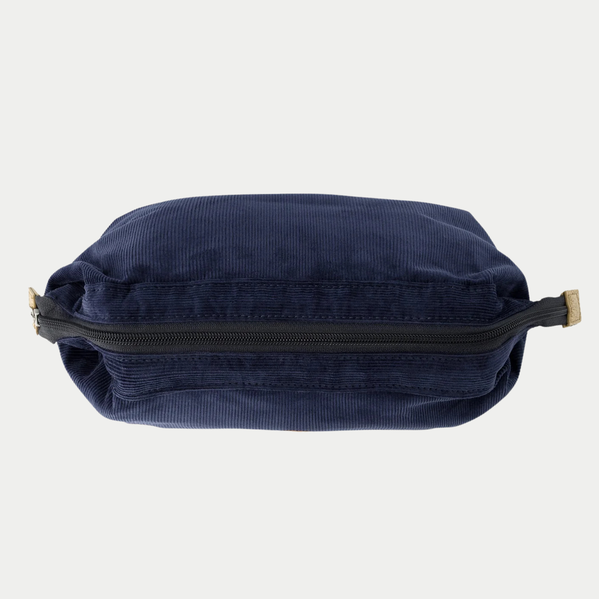 Trousse de toilette Faguo velours côtelé bleu marine vue de dessus, zip noir fermé sur toute la longueur