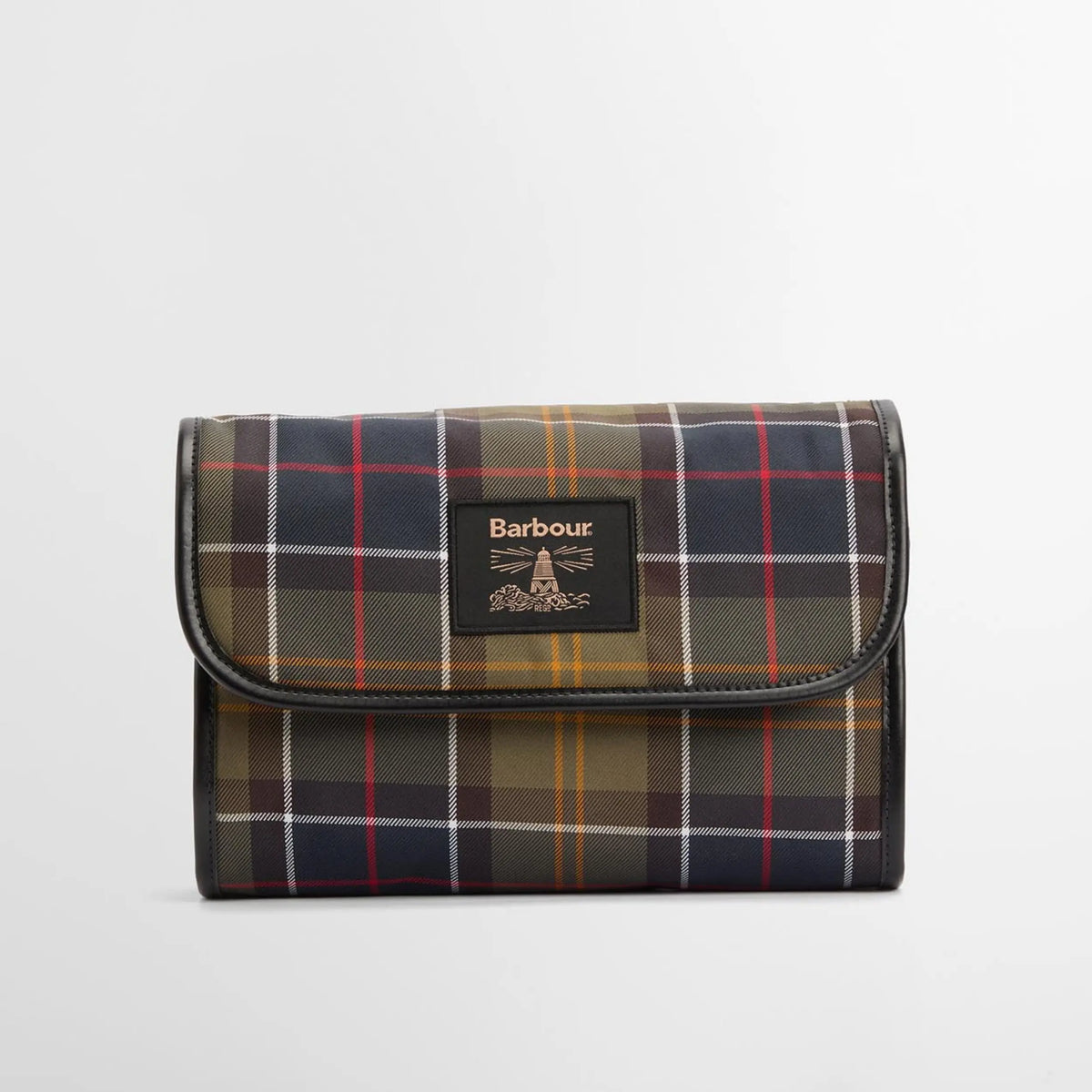 Trousse de toilette suspendue fermée, tartan olive et marine, badge Barbour au phare cousu sur le rabat