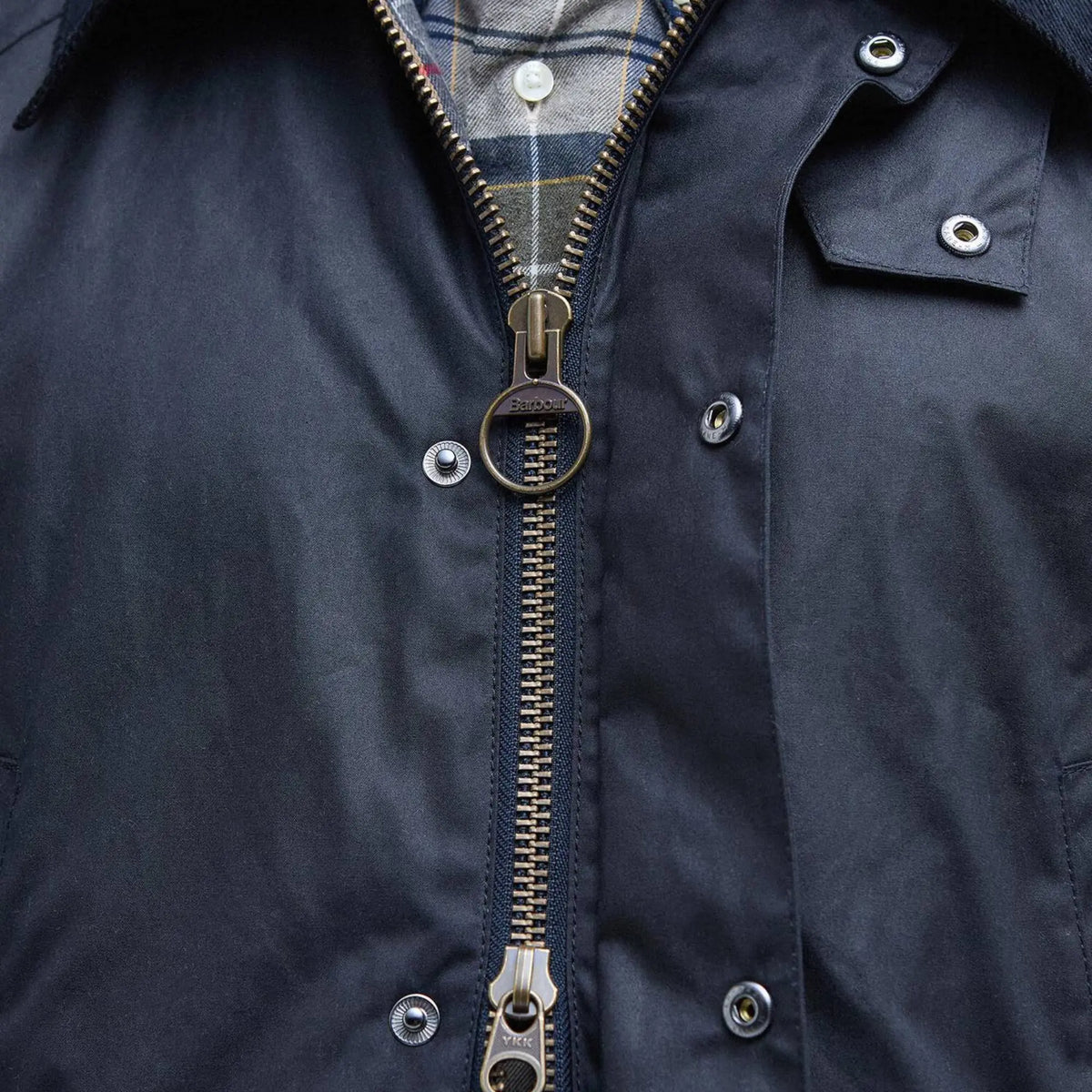 Zip laiton à anneau gravé Barbour et pressions de la patte tempête, veste Ashby marine