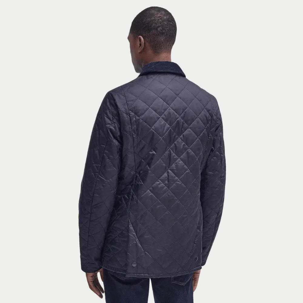 Dos de la veste matelassée Liddesdale bleu marine Barbour, matelassage en losanges continu et pressions à la base du dos