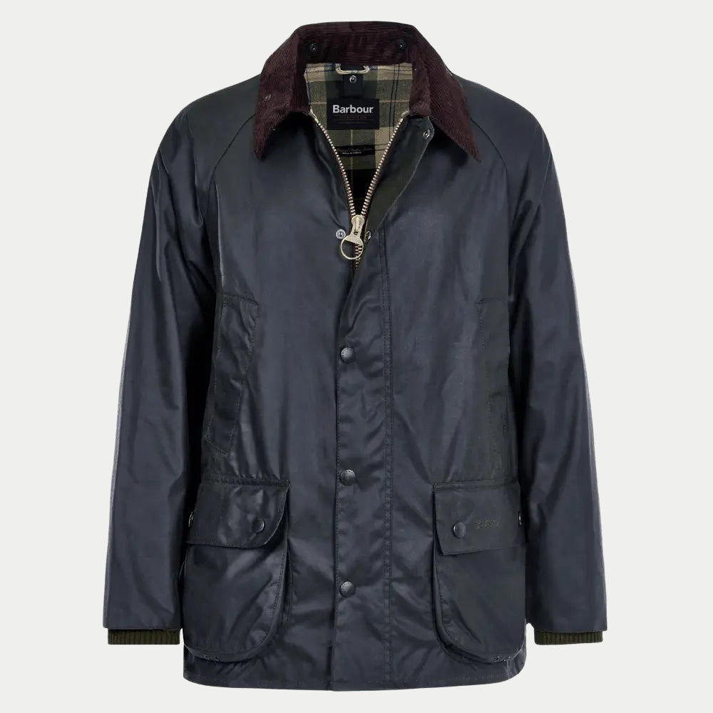 Veste Bedale Sage Barbour de face, vert-gris très sombre, doublure tartan visible au col et zip laiton
