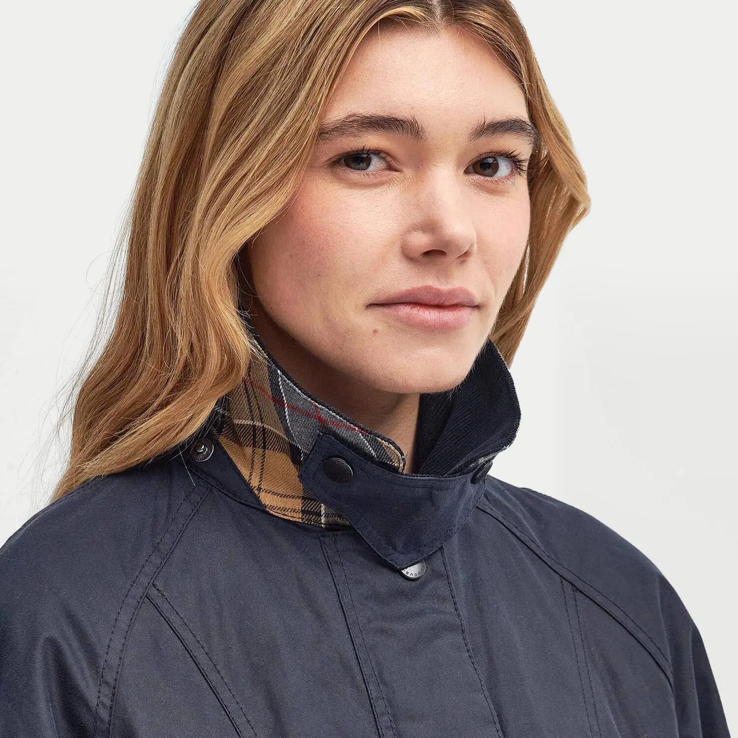 Veste Beadnell cirée bleu marine Barbour - col relevé et doublure tartan