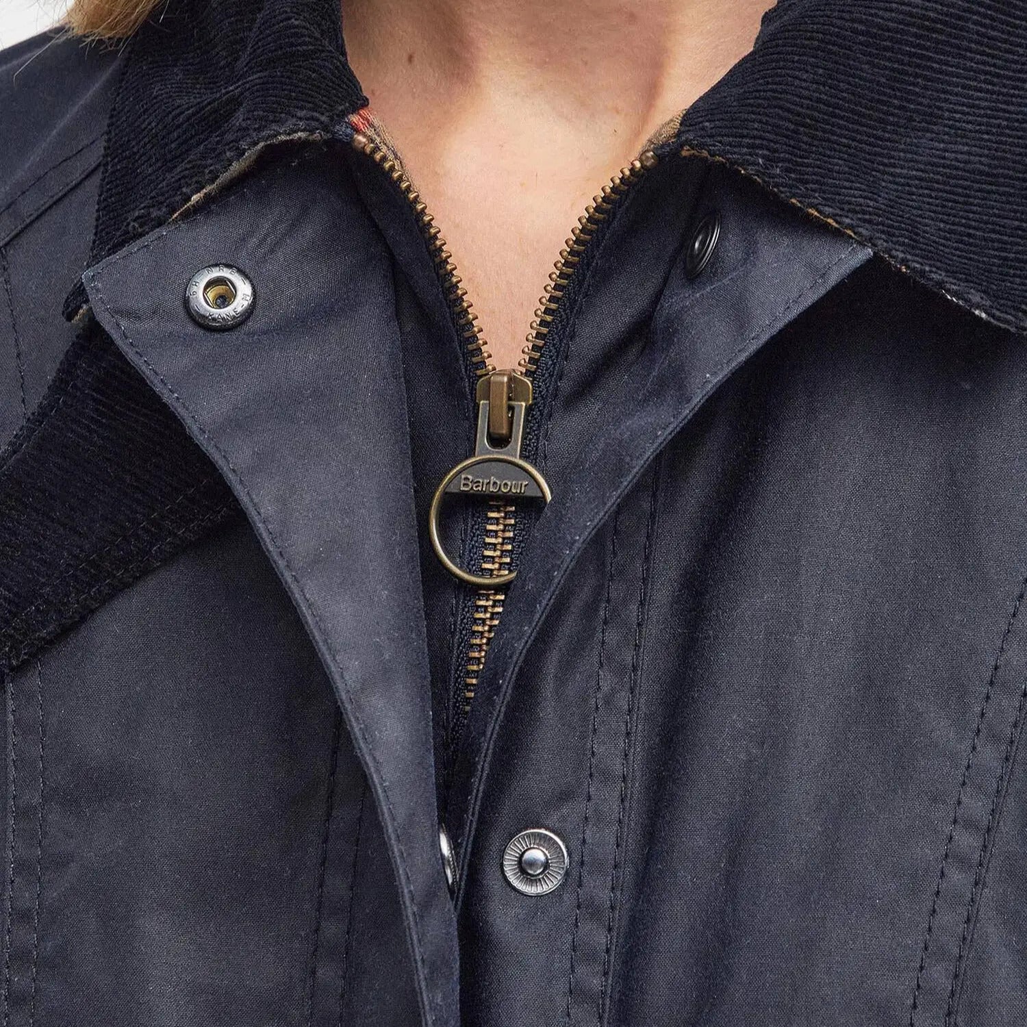 Veste Beadnell cirée bleu marine Barbour - zip laiton et col en velours côtelé