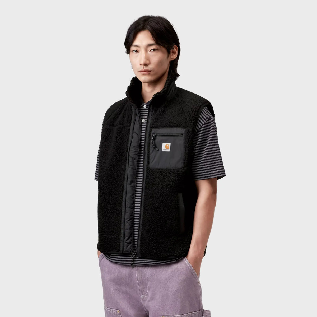 Veste sans manches Prentis noire portée ouverte, poche poitrine zippée et parementure nylon contrastée
