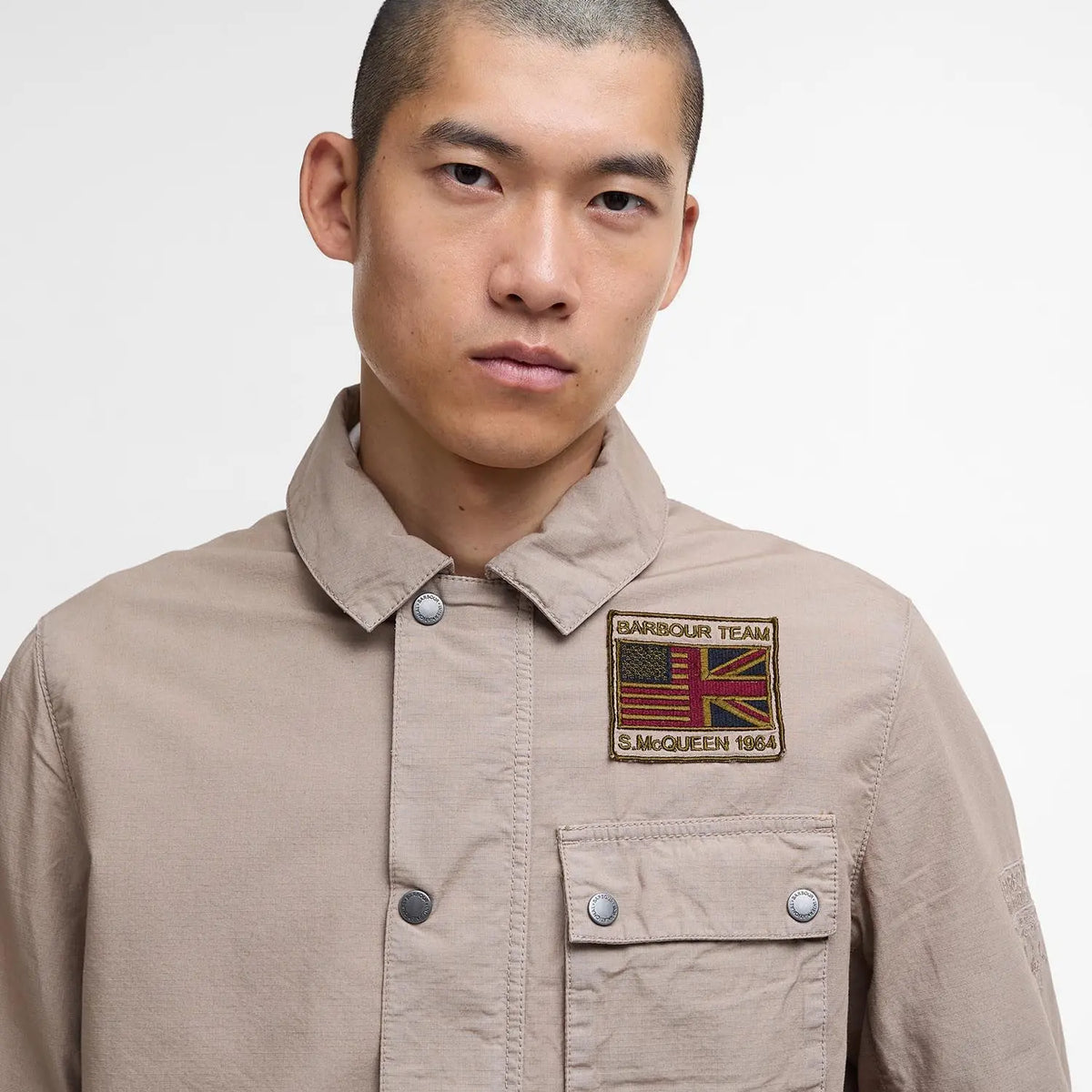 Col de la Workers Casual beige et écusson brodé Barbour Team S.McQueen 1964