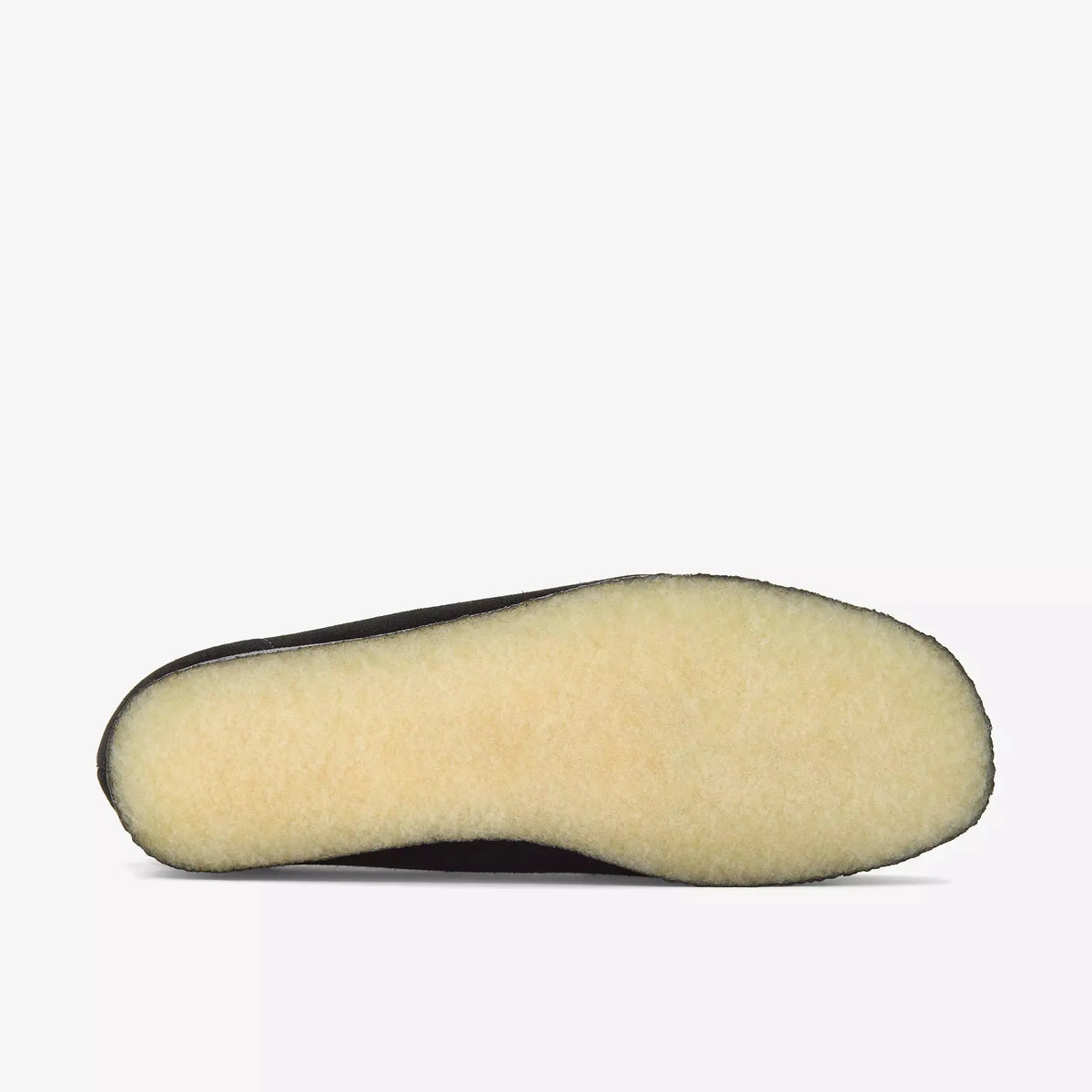Semelle crêpe crème de la Wallabee noire vue de dessous, tranche noire