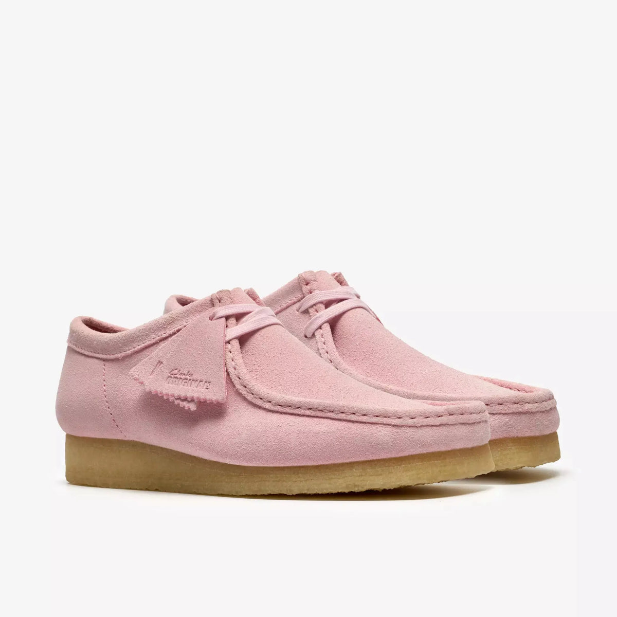 Paire de Wallabee Rose Pâle en suède, vue trois-quarts avant
