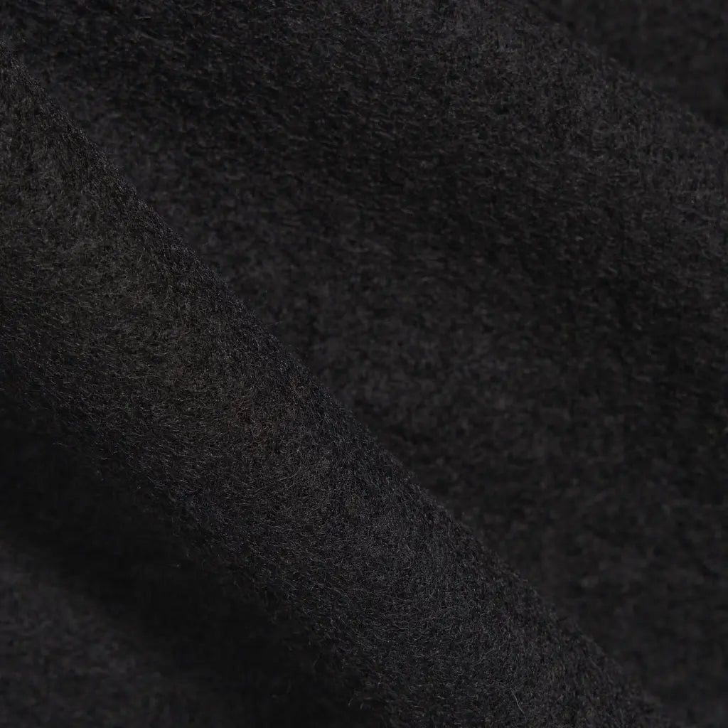 Macro de la laine bouillie noire du Zip Bomber, surface feutrée légèrement duveteuse